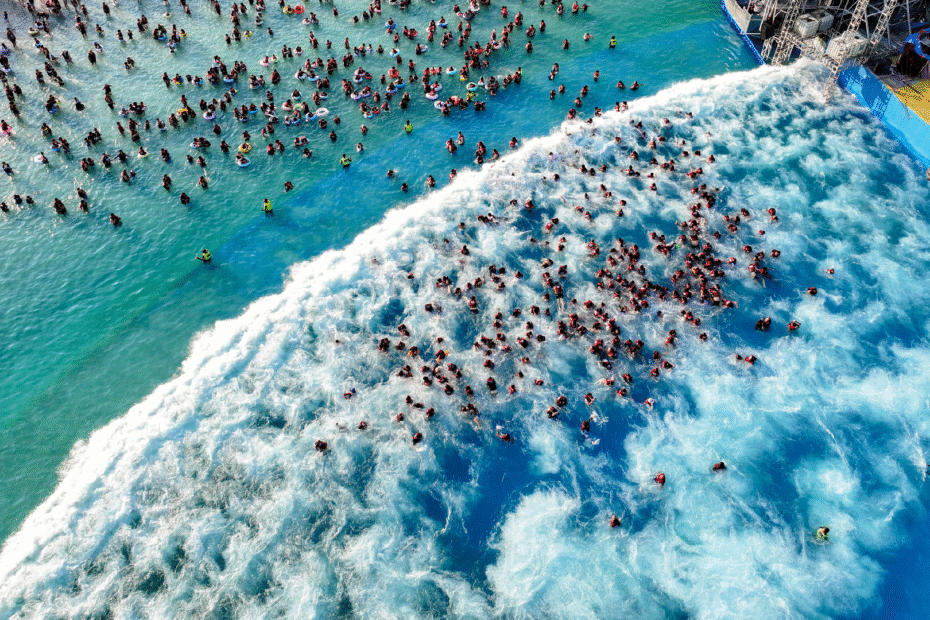 la-piscina-zhengzhou-ofrece-alivio-de-verano-de-la-multitud