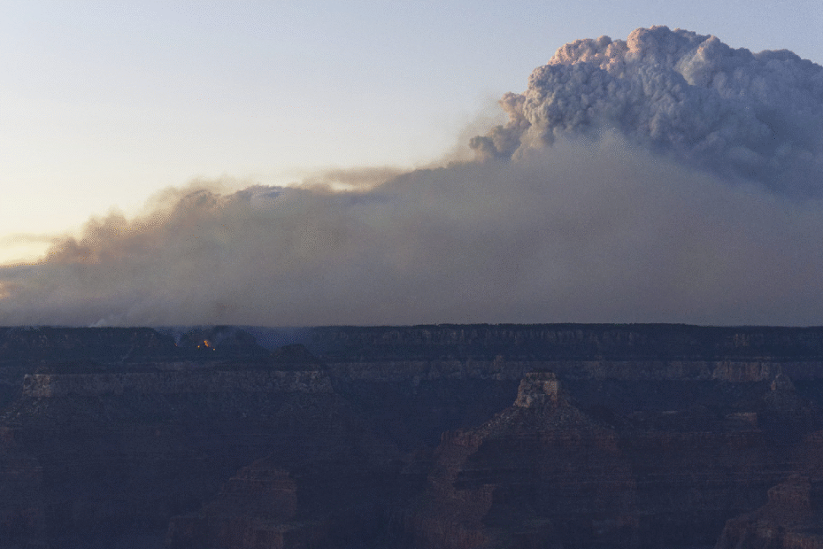 el-incendio-forestal-continua-en-todo-el-parque-nacional-del-gran-canon-de-los-estados-unidos