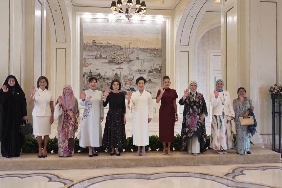peng-liyuan-recibe-a-conyuges-de-lideres-de-la-ocs,-muestra-la-cultura-china