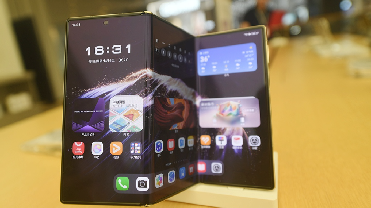huawei-presenta-mate-xts-trifold-buque-insignia-con-el-regreso-de-kirin-chip
