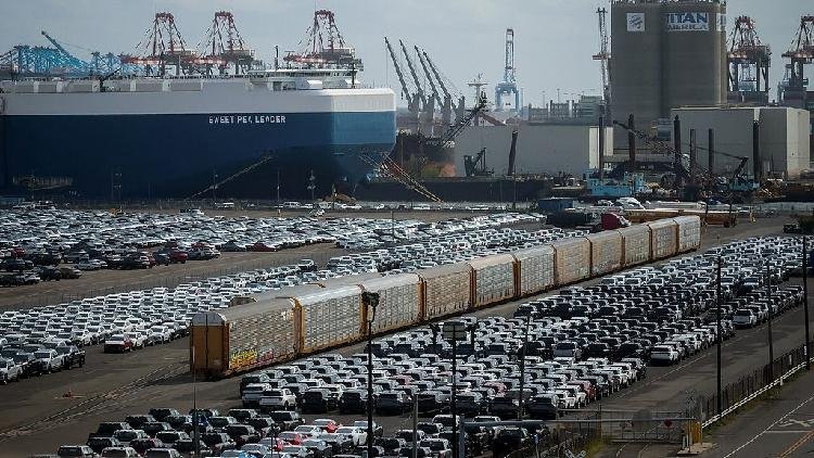 estados-unidos-planea-restringir-las-importaciones-de-drones-chinos,-vehiculos-de-servicio-pesado