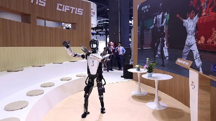 la-ia-y-la-robotica-impulsan-el-crecimiento-del-comercio-de-servicios-internacionales-de-china