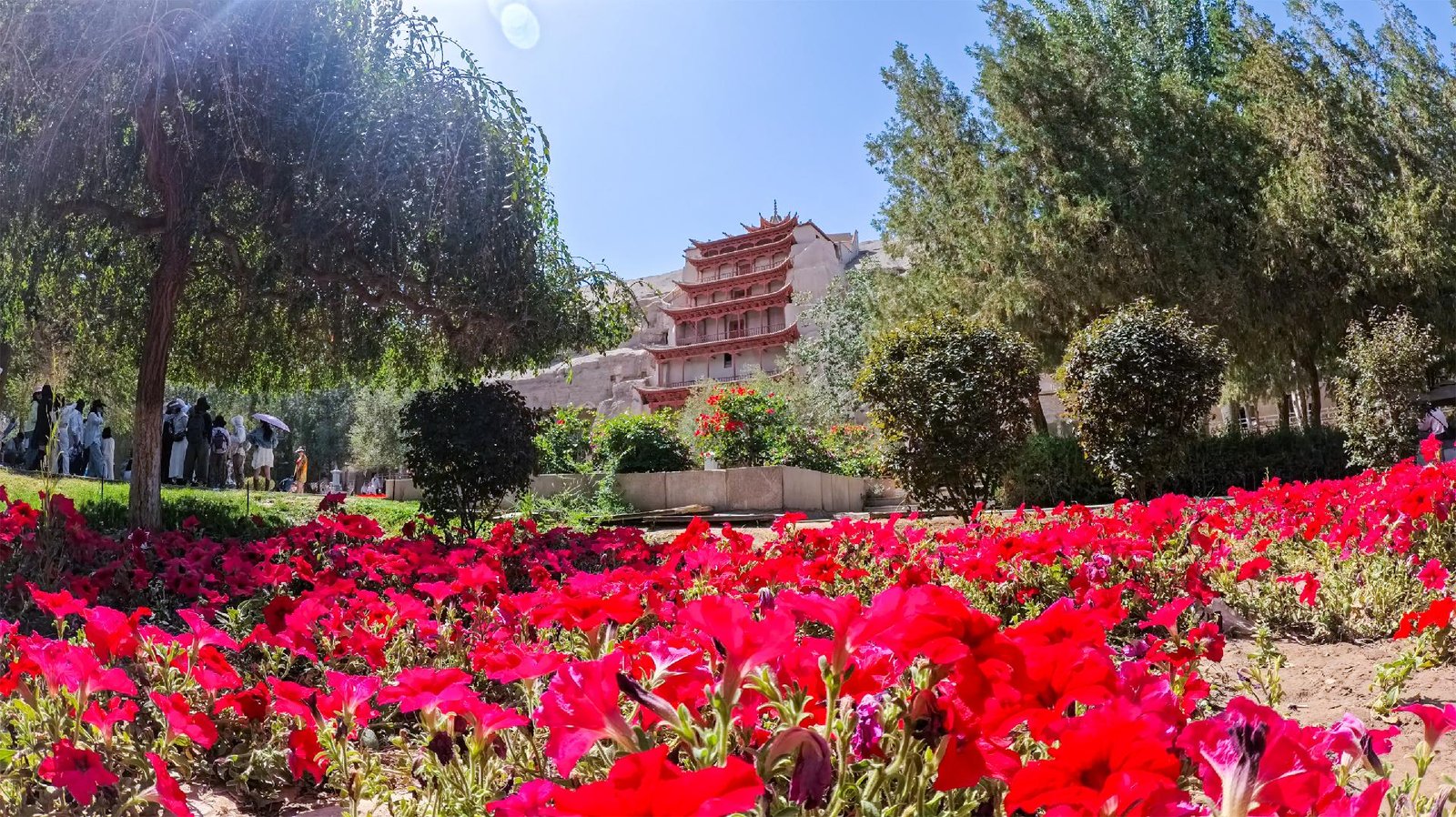 grottoes-de-mogao-en-dunhuang-dibuja-multitudes-con-agradables-paisajes-de-otono