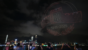 hong-kong-organiza-espectaculo-de-drones-para-conmemorar-el-aniversario-de-la-guerra-de-resistencia